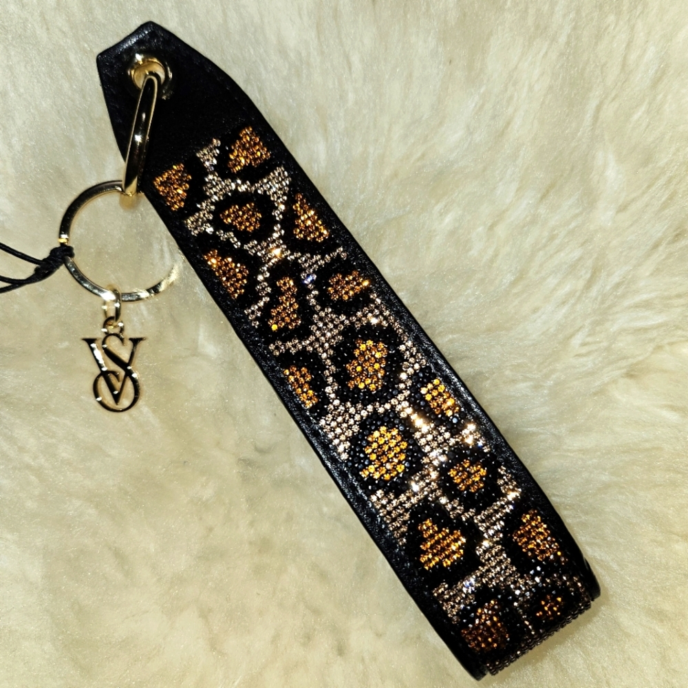 Victoria's Secret wristlet strap in 🐆 Leopard